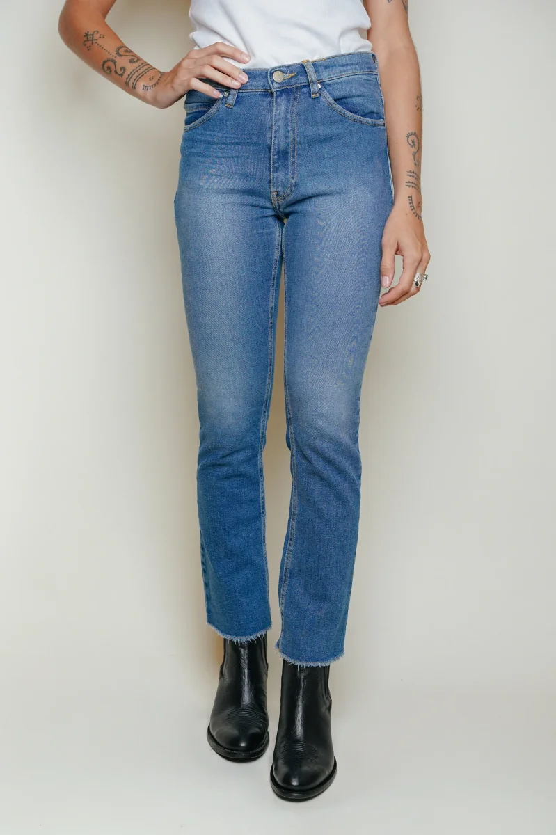 ACQUAVERDE - Jean Cara Worn – Image 4