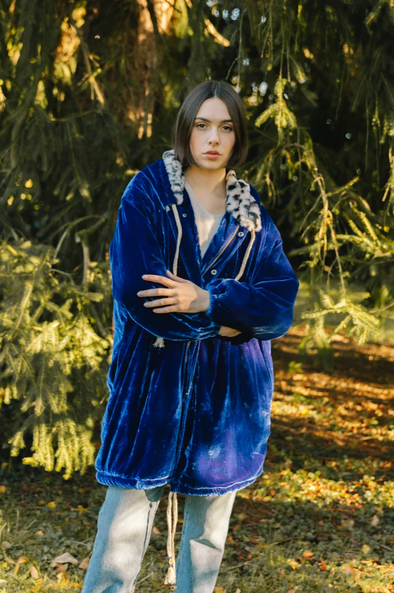 L'ÎLE BLEUE - MANTEAU MEENU silk velvet – Image 2