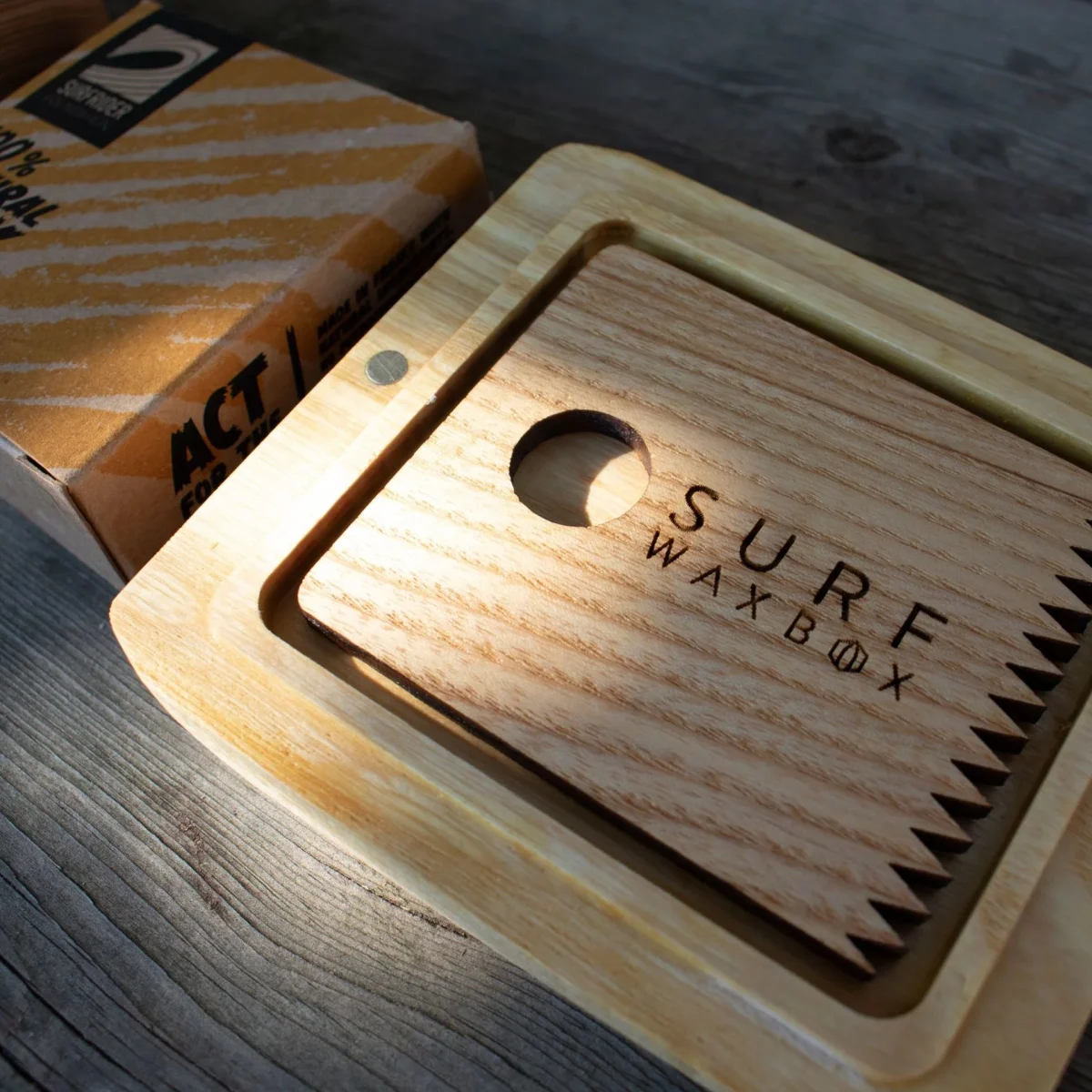 Kit Wax et Waxbox en bois gravé avec peigne « Surfrider » – Image 4
