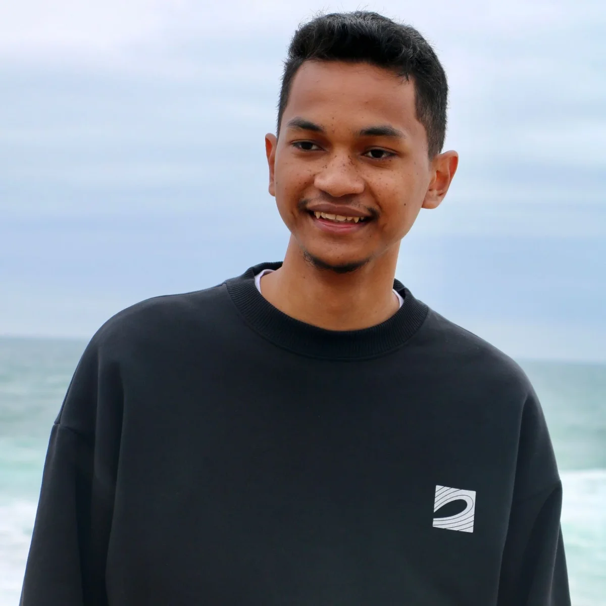 Sweat unisexe noir – Surfrider logo blanc – Image 4