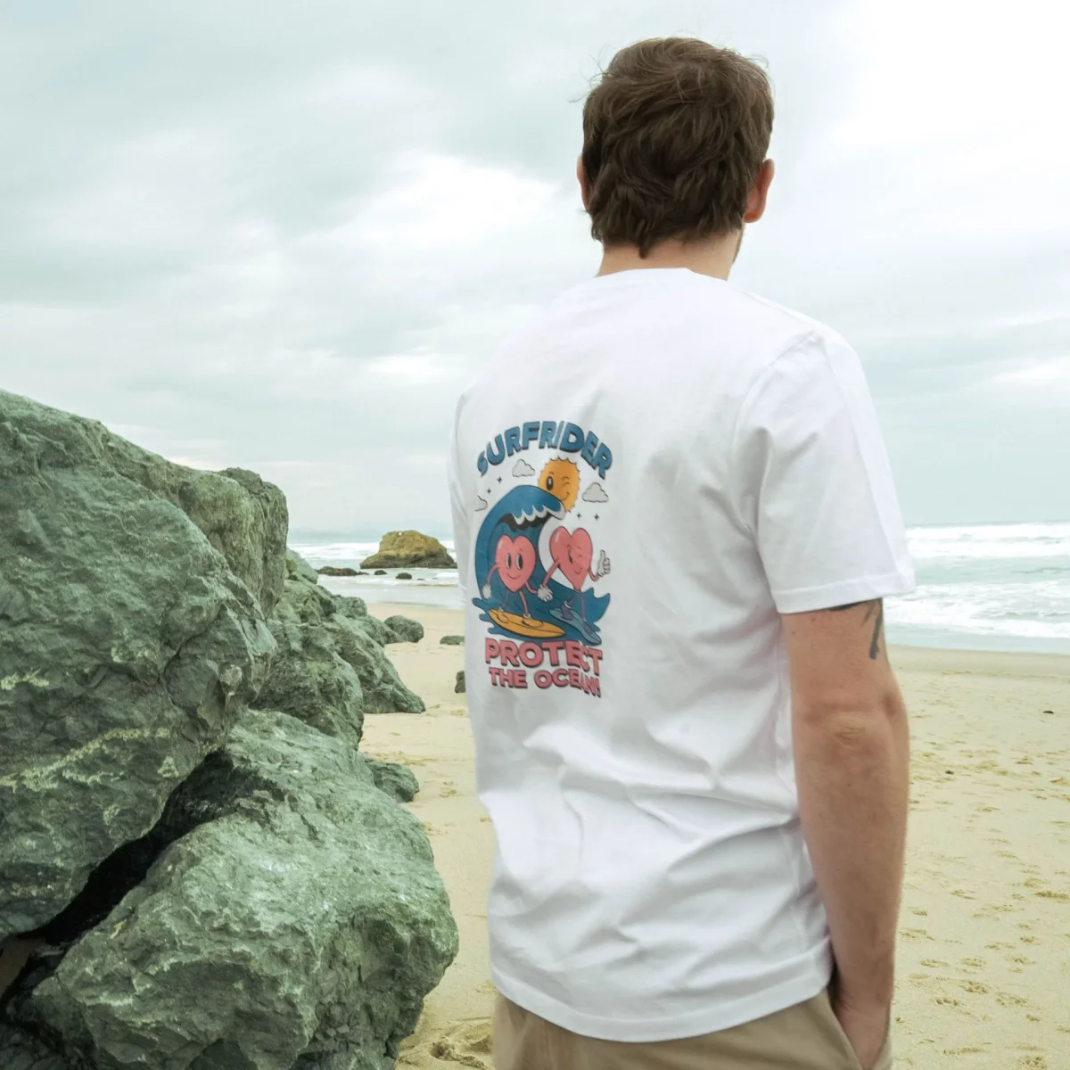 T-shirt unisexe – Cœurs sur la vague – Image 5