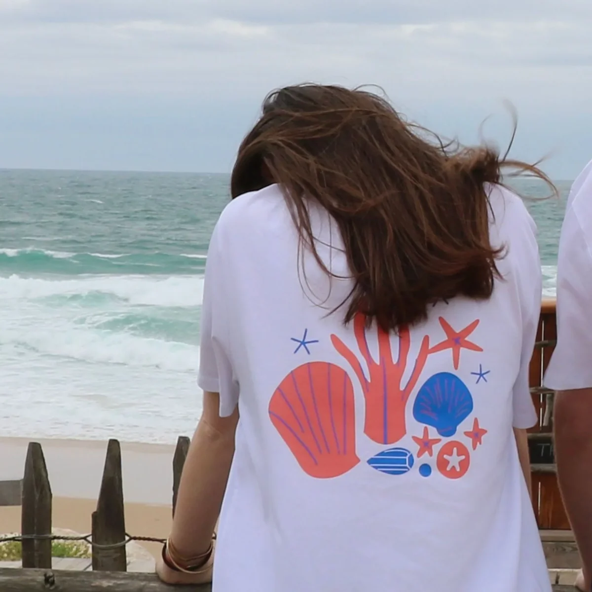 T-shirt unisexe – Coral – Image 4