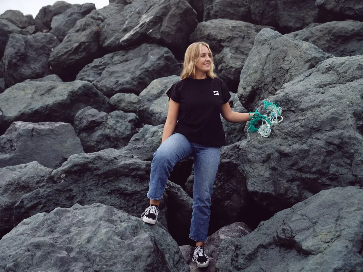 BLACK WOMAN TEE-SHIRT – WHITE SURFRIDER LOGO – Image 3