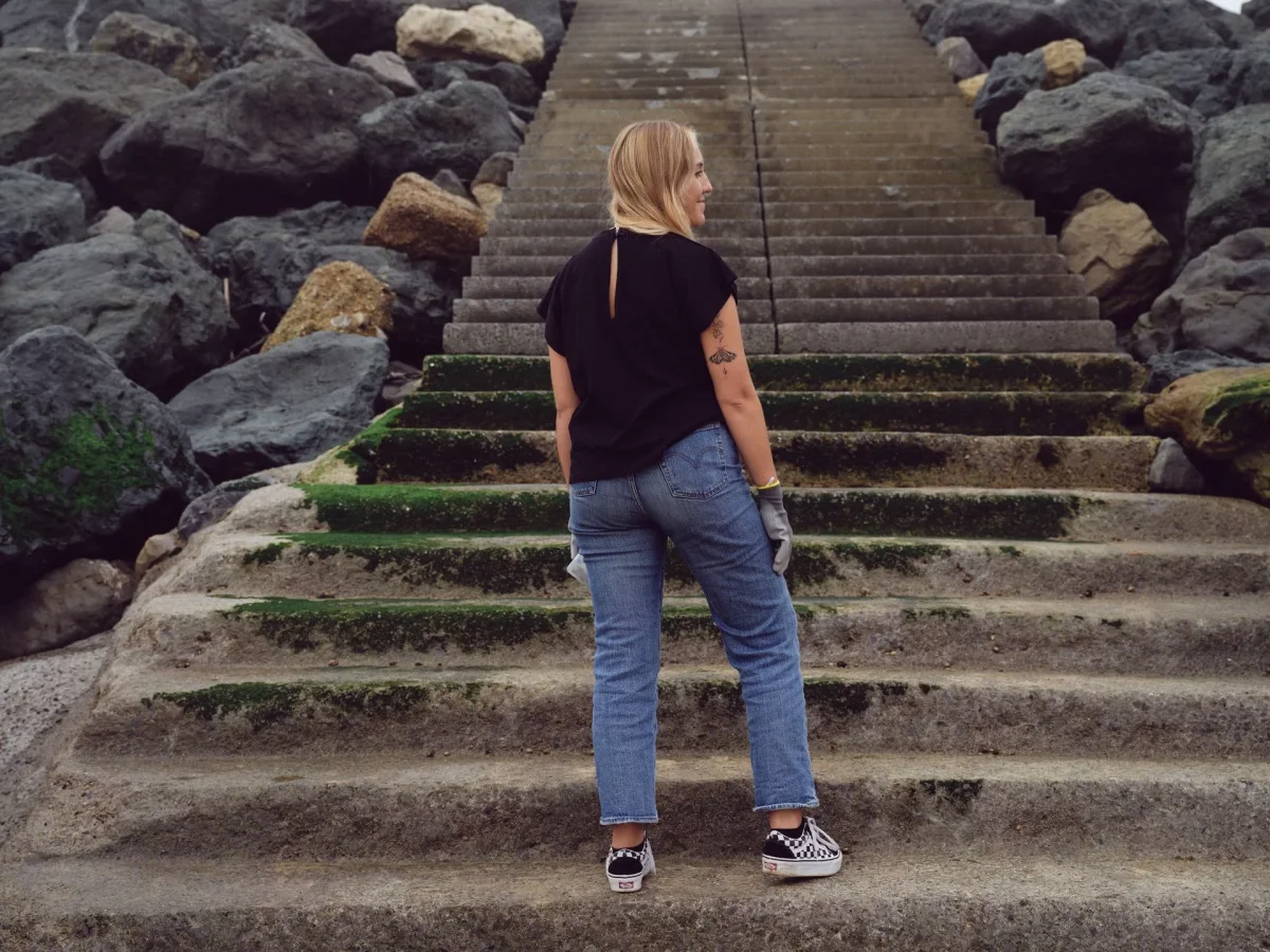 BLACK WOMAN TEE-SHIRT – WHITE SURFRIDER LOGO – Image 5